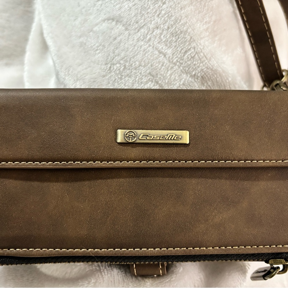 Bin: 2-9.                             Brown Women's Wallet